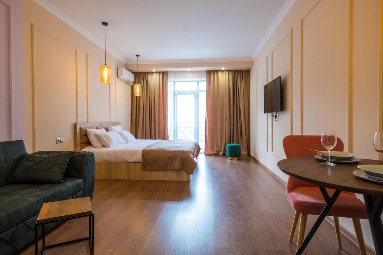 Iren River Side Apartments Tbilisi Esterno foto