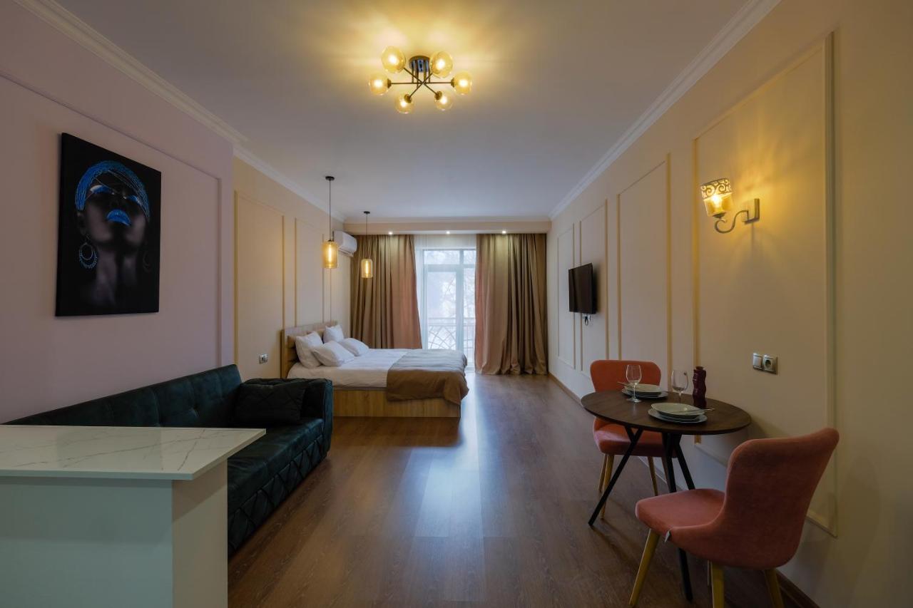 Iren River Side Apartments Tbilisi Esterno foto
