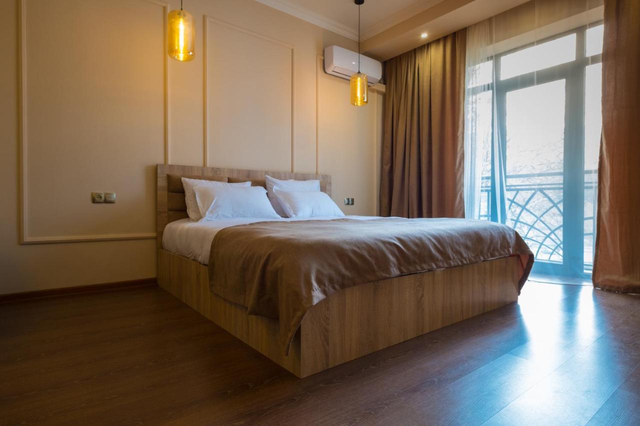 Iren River Side Apartments Tbilisi Esterno foto